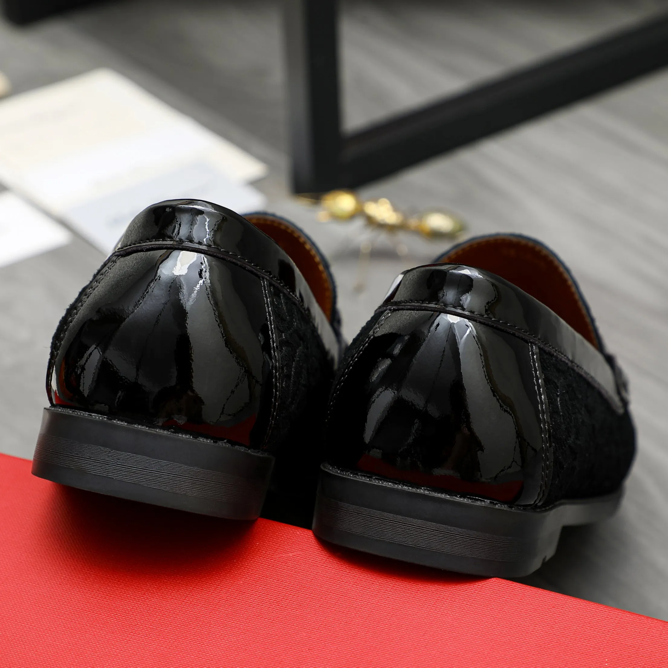 Men's shoes 💰400 Product trademark: Ferragamo "Ferragamo" business casual slip-on shoes Regular size: 38-45 (45. Customized, non-returnable) Product materials: Selected frosted cowhide embossed upper, cowhide lining, rubber outsole